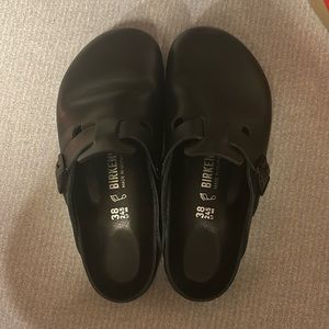 Black Boston exquisite clogs